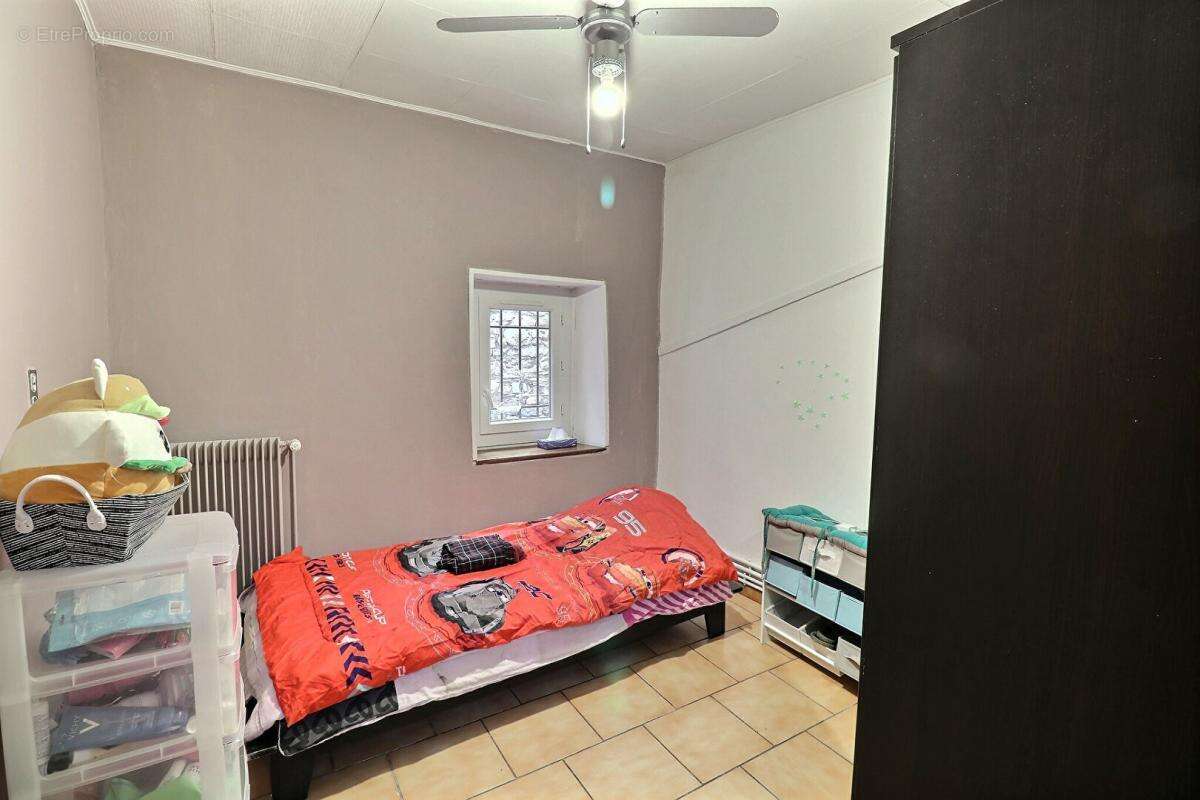 Appartement à BAGNOLS-SUR-CEZE
