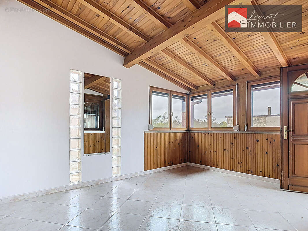 Appartement à PONT-DE-VAUX