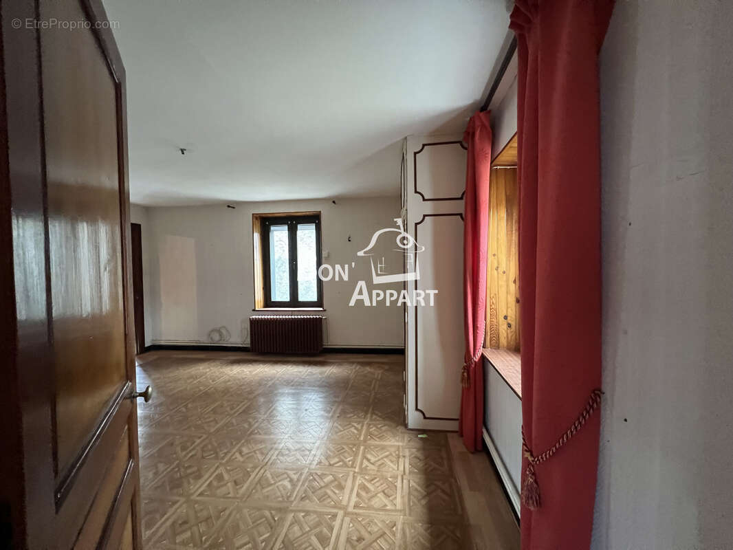 Appartement à COSNES-ET-ROMAIN