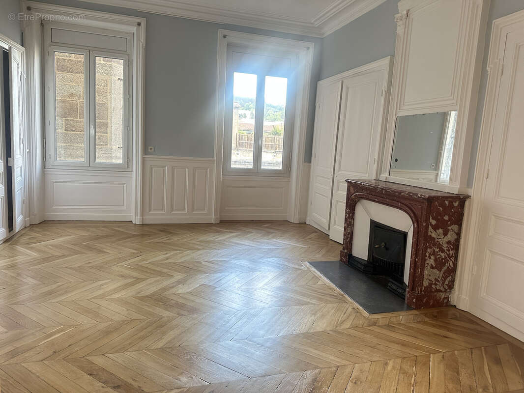 Appartement à SAINT-ETIENNE
