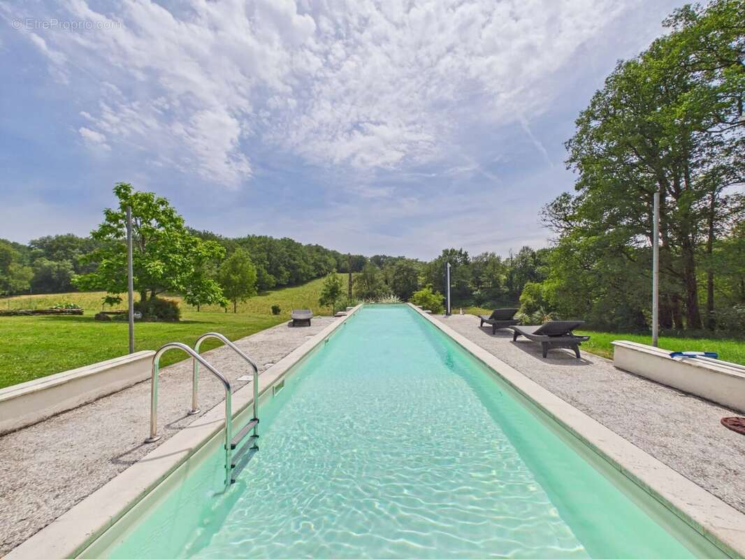 Longère avec Maison d'amis, granges et piscine - photo 2