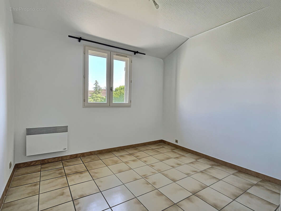 T4 dernier etage  - proche centre - stationnement privatif - photo 5
