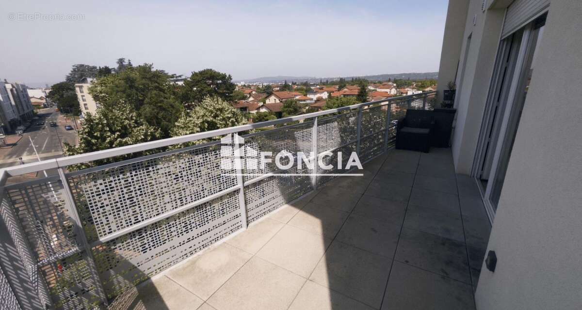 Appartement à DECINES-CHARPIEU