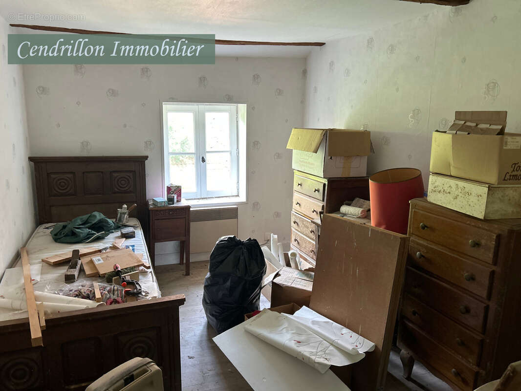 Maison en Pierre avec grange, 2 chambres sur 300m2 - photo 10
