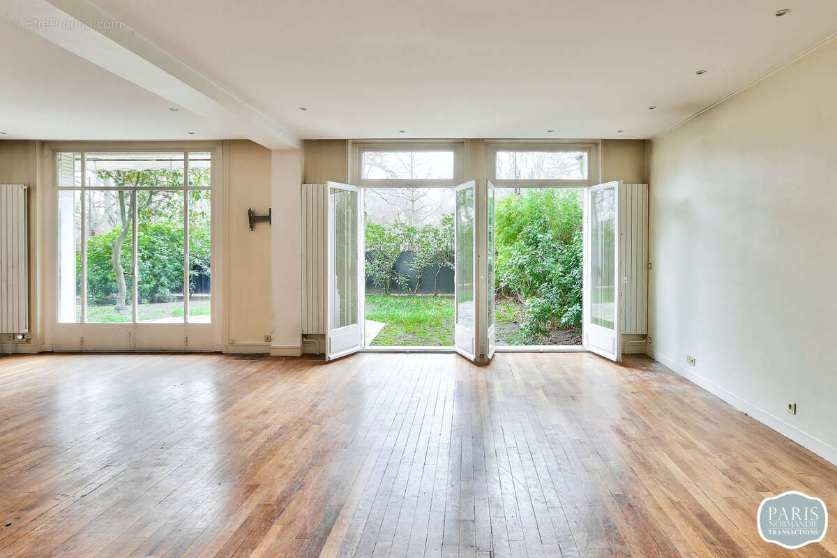 Appartement à NEUILLY-SUR-SEINE