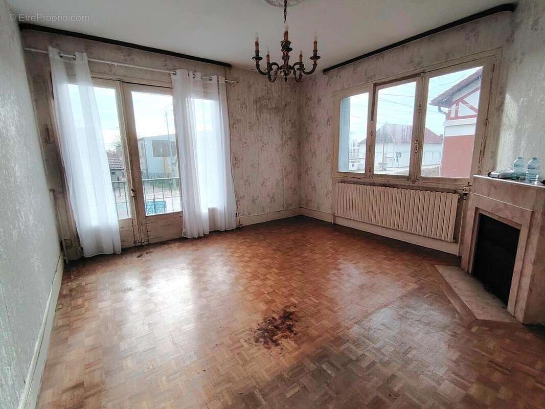 Photo 4 - Maison à FONTAINE-LES-GRES