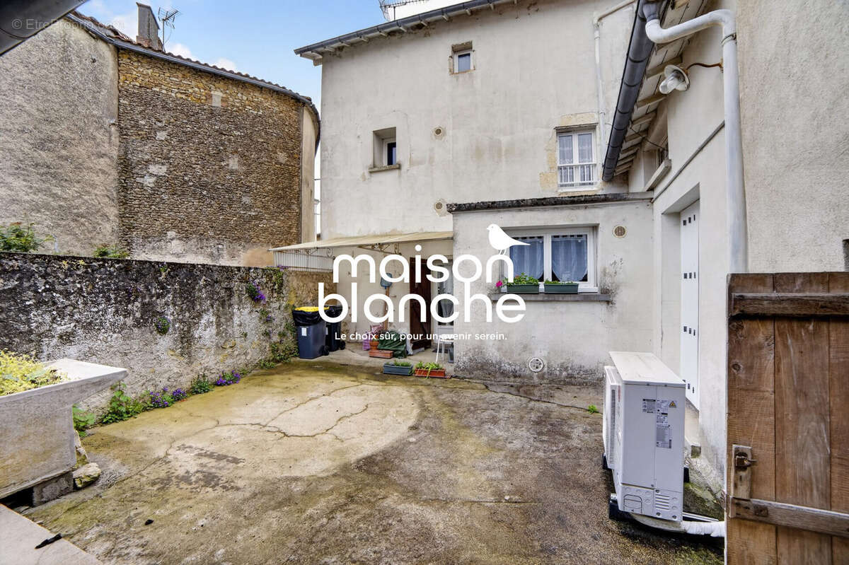 Maison à THENEZAY