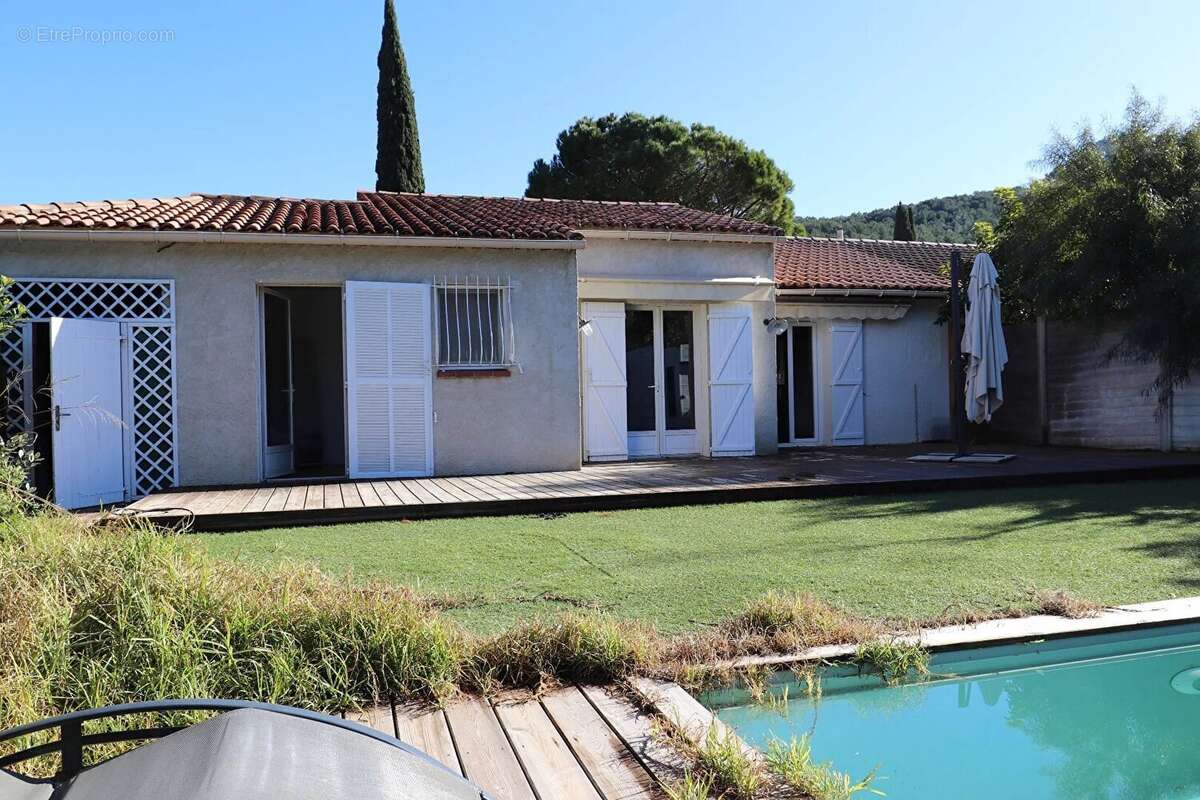 Maison à SAINT-CYR-SUR-MER