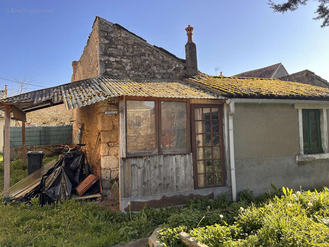 A VENDRE - Maison à rénover entièrement à Saint-Marcel - photo 7