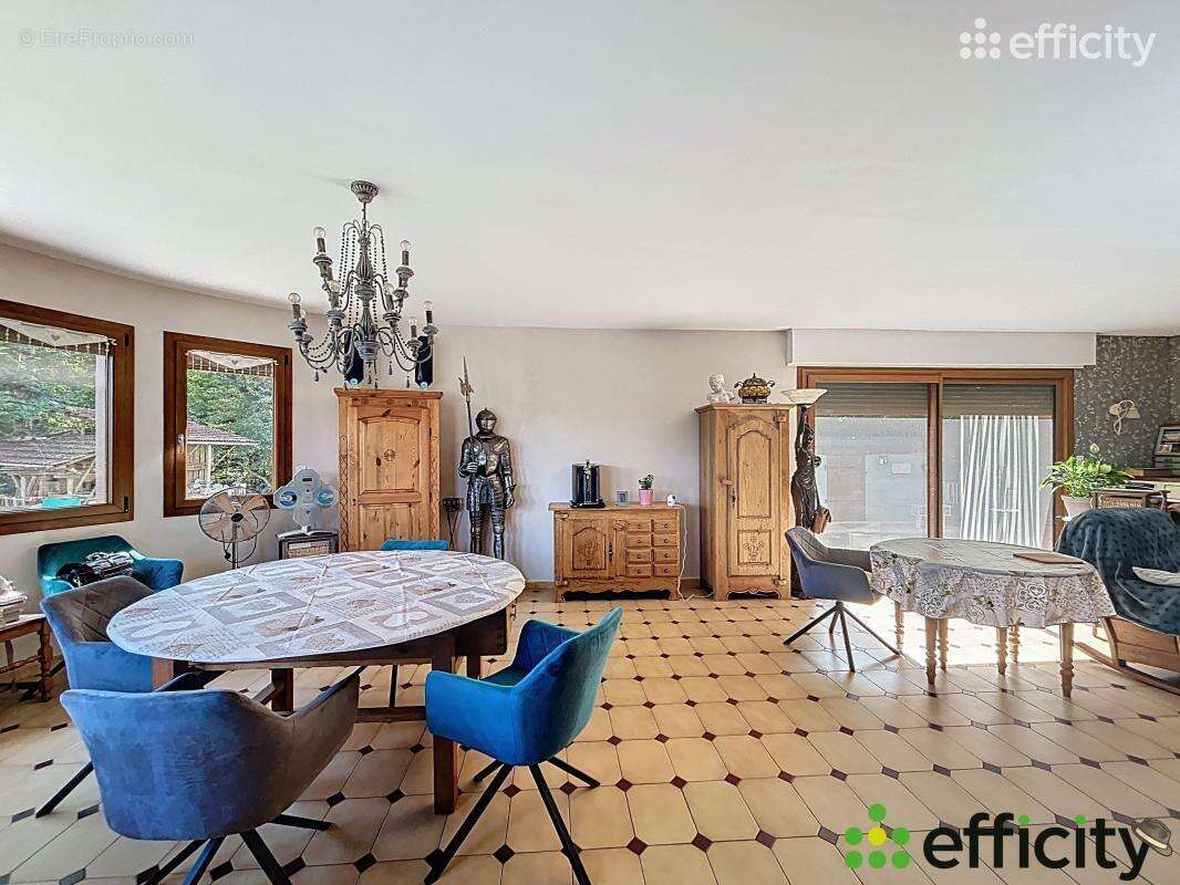 Maison à MIRIBEL-LES-ECHELLES