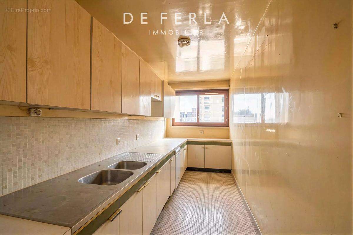 Appartement lumineux au 8è étage — 114 m² à réinventer entièrement - photo 6