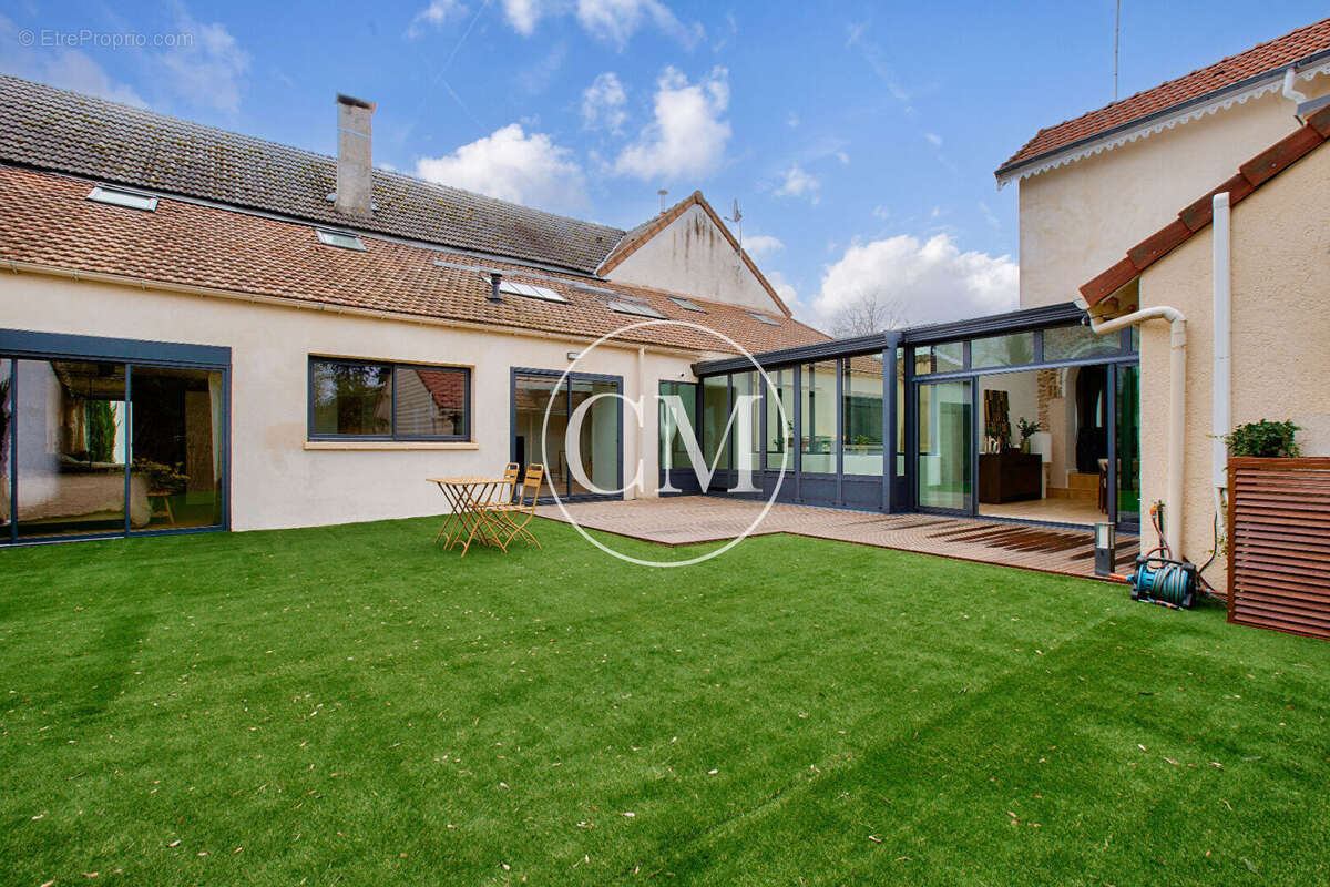 Maison à CRESPIERES