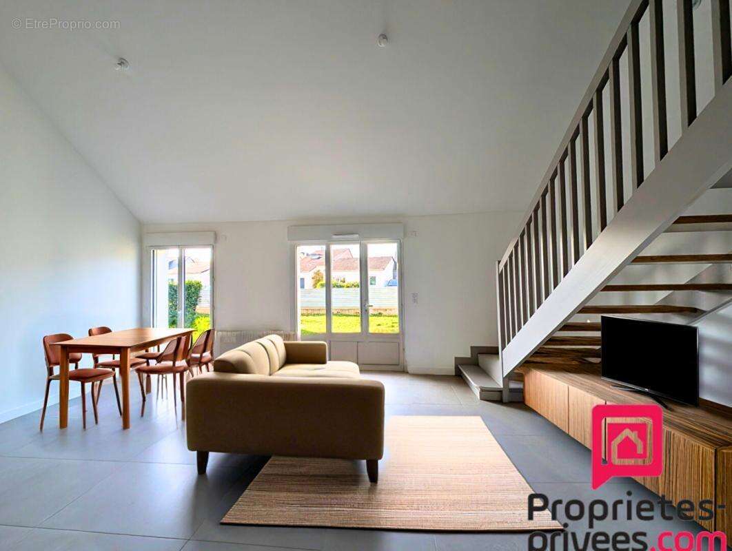 Maison à SAINTE-LUCE-SUR-LOIRE