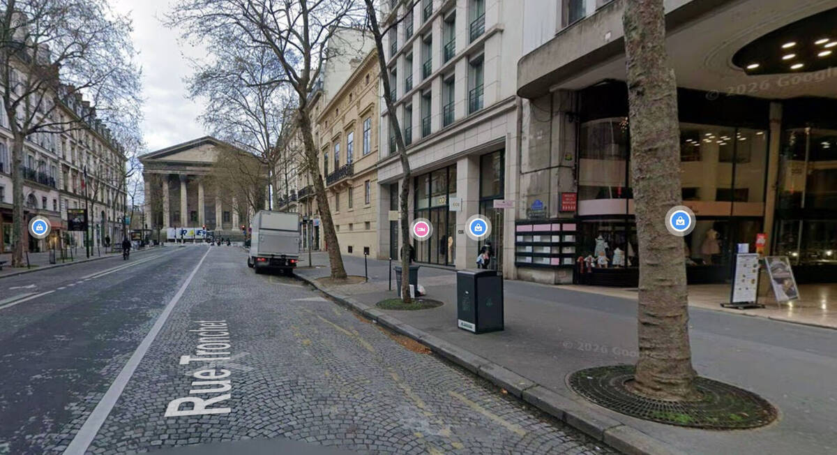 Commerce à PARIS-8E