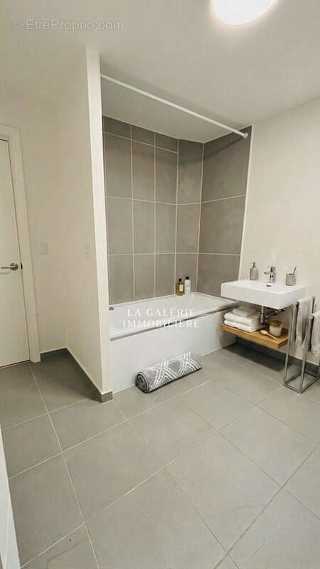 Appartement à COURBEVOIE