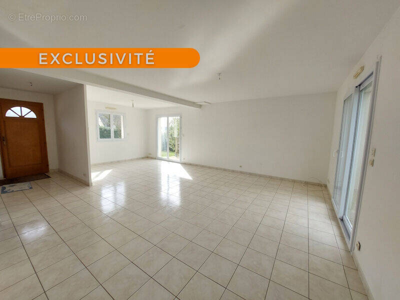 Maison à MONTREUIL-LE-GAST