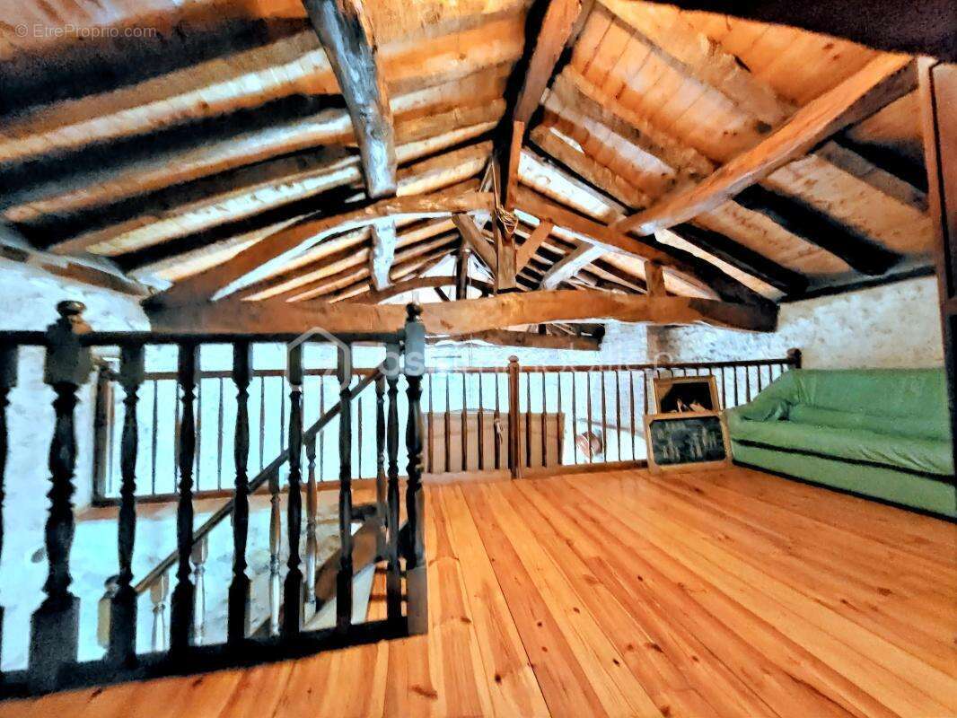 Maison en pierre+ maison locative-hangar et dependances sur parcelle de 8000 m² - photo 5