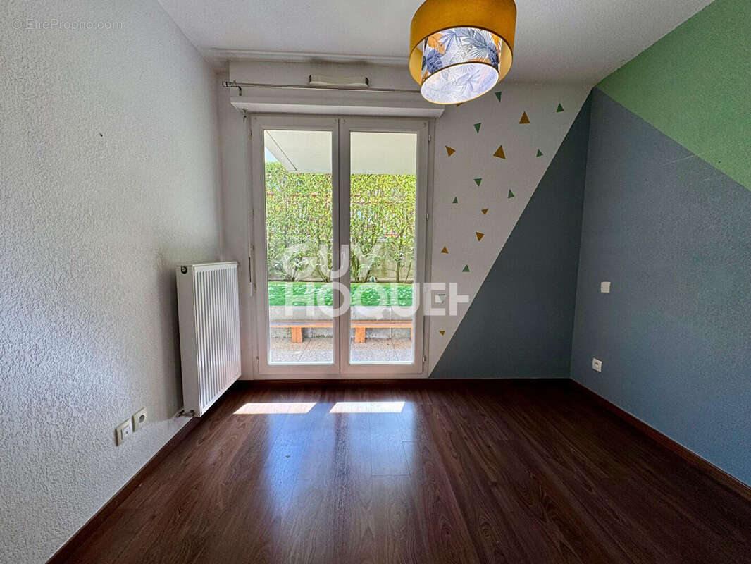 Appartement à CRUSEILLES