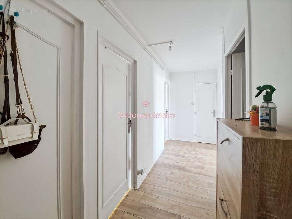 Appartement 78 m² à Firminy  - photo 2