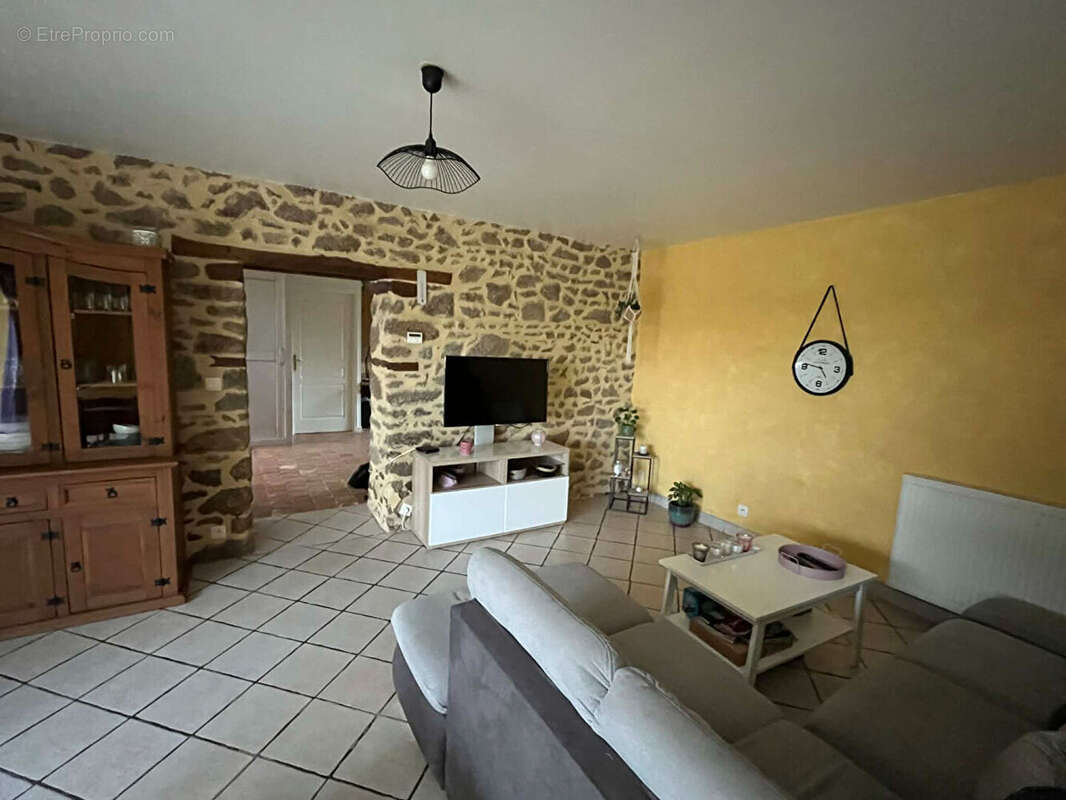Maison à JUVIGNE