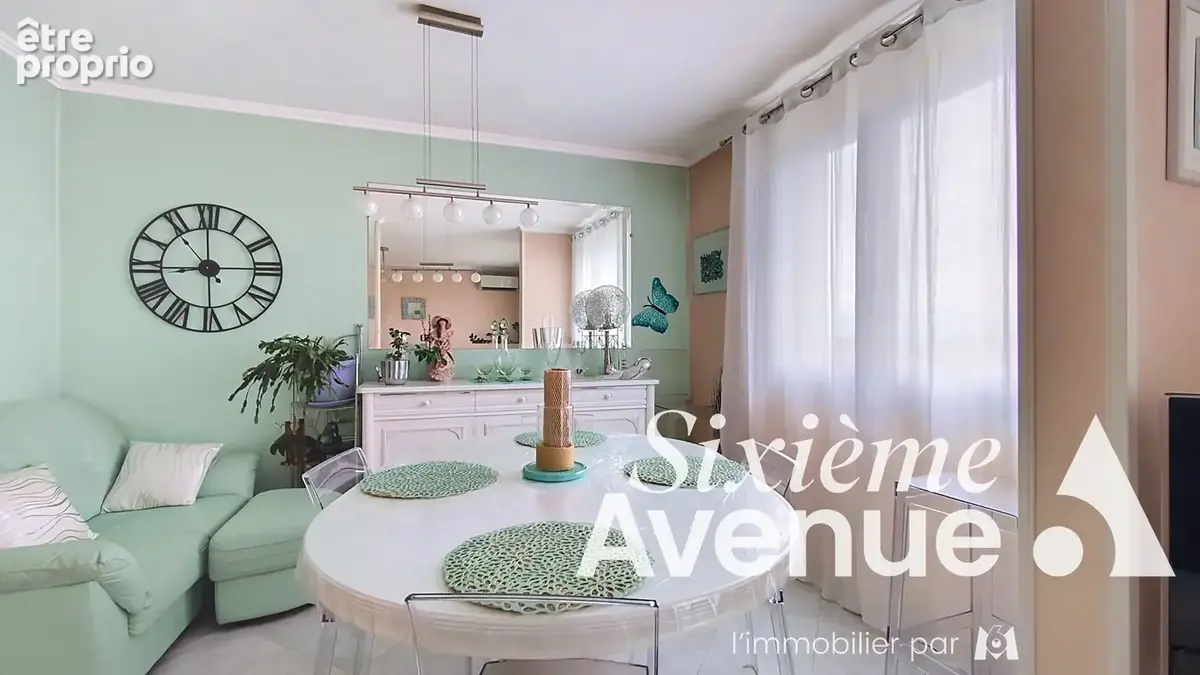 Appartement T4   80 m² env.- VUE CHÂTEAU -10ème ÉTAGE -BALCON - photo 2