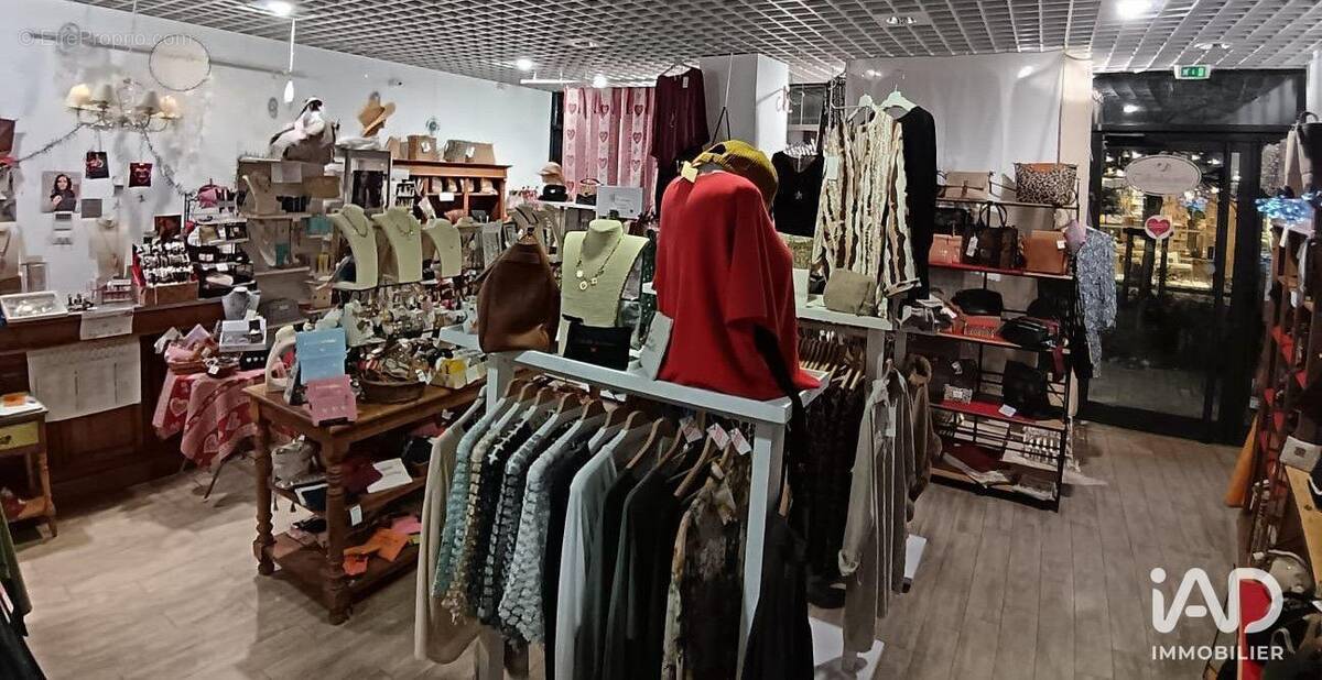 Photo 1 - Commerce à VEDENE