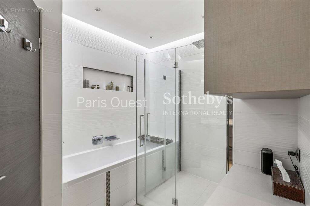 Appartement à NEUILLY-SUR-SEINE