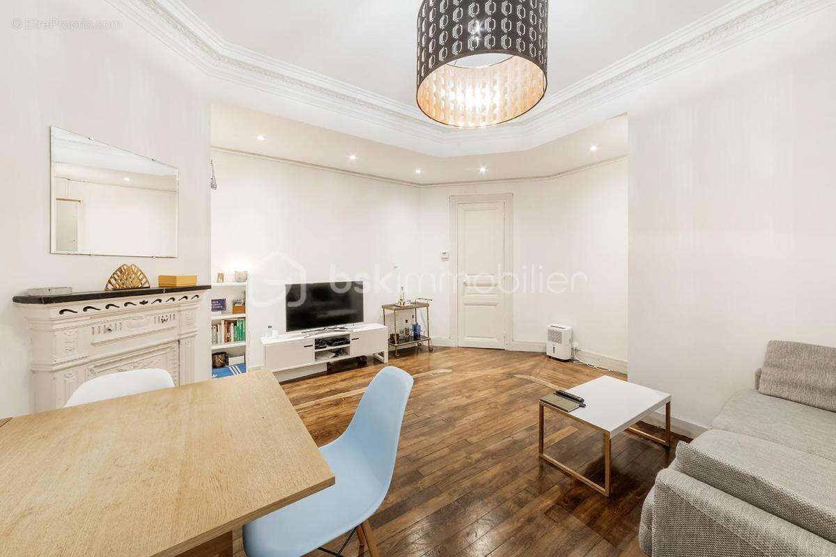 Appartement à PARIS-14E