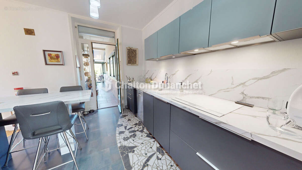 Maison à COURS-LA-VILLE