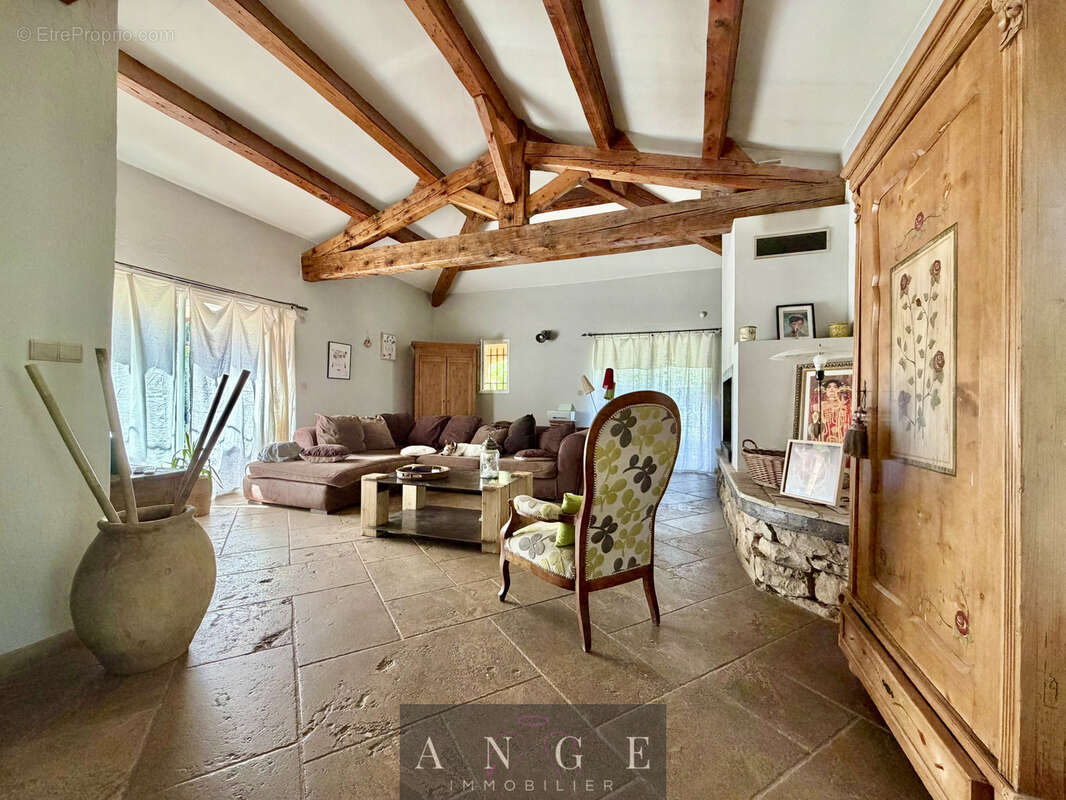 Maison à SOLLIES-TOUCAS