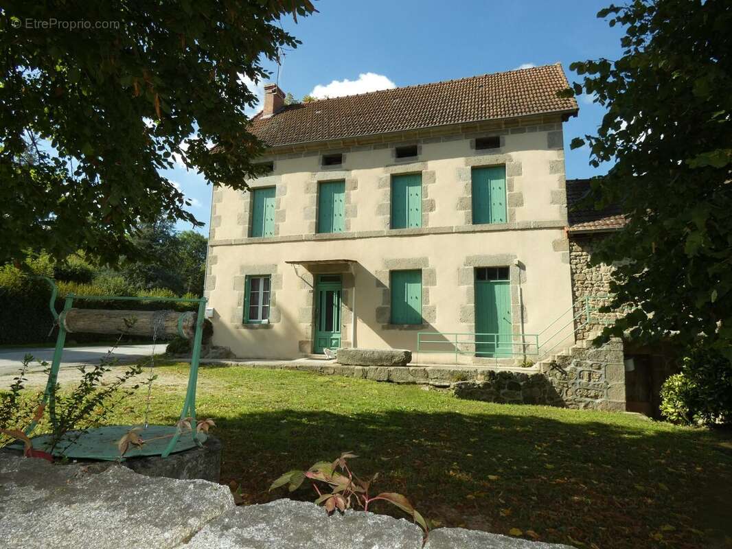 Maison à PEYRAT-LA-NONIERE