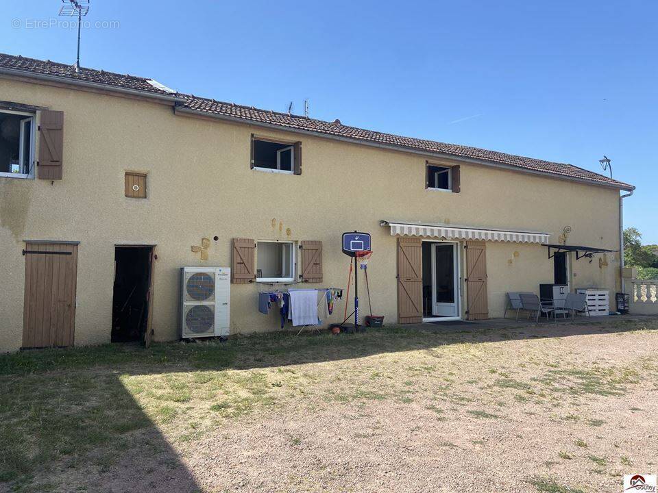 Maison à NOAILLY