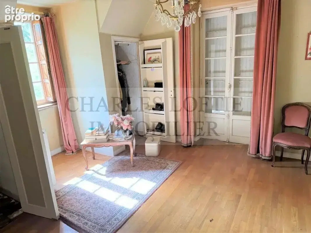 Belle demeure à remettre au goût du jour, nichée dans son parc de plus de 7200 m², avec piscine. - photo 17