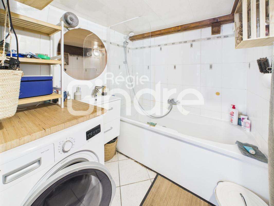 Vente - Appartement - 2 pièces + cuisine - 35 m² - 198 000 € - - photo 5