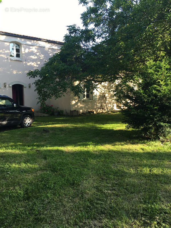 Javrezac maison de 206 m2 a renover sur parc de 11936 m2 - photo 9