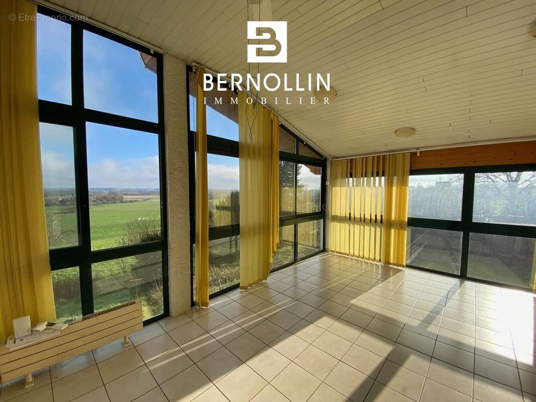 Maison à MONTREVEL-EN-BRESSE