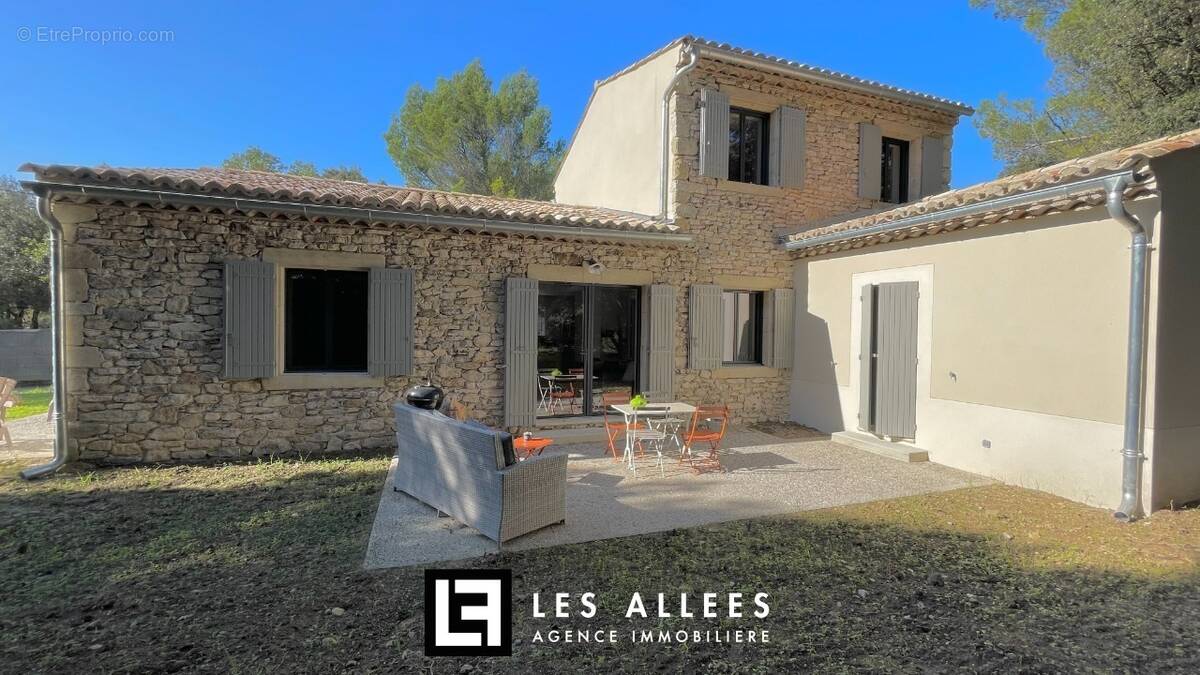 Maison 138 m² à Grignan  - photo 2
