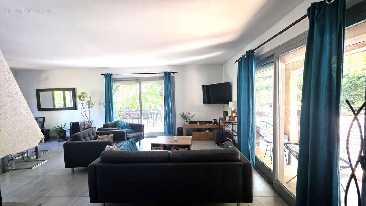 Maison 5 chambres sur une parcelle de 3218m2 - photo 8