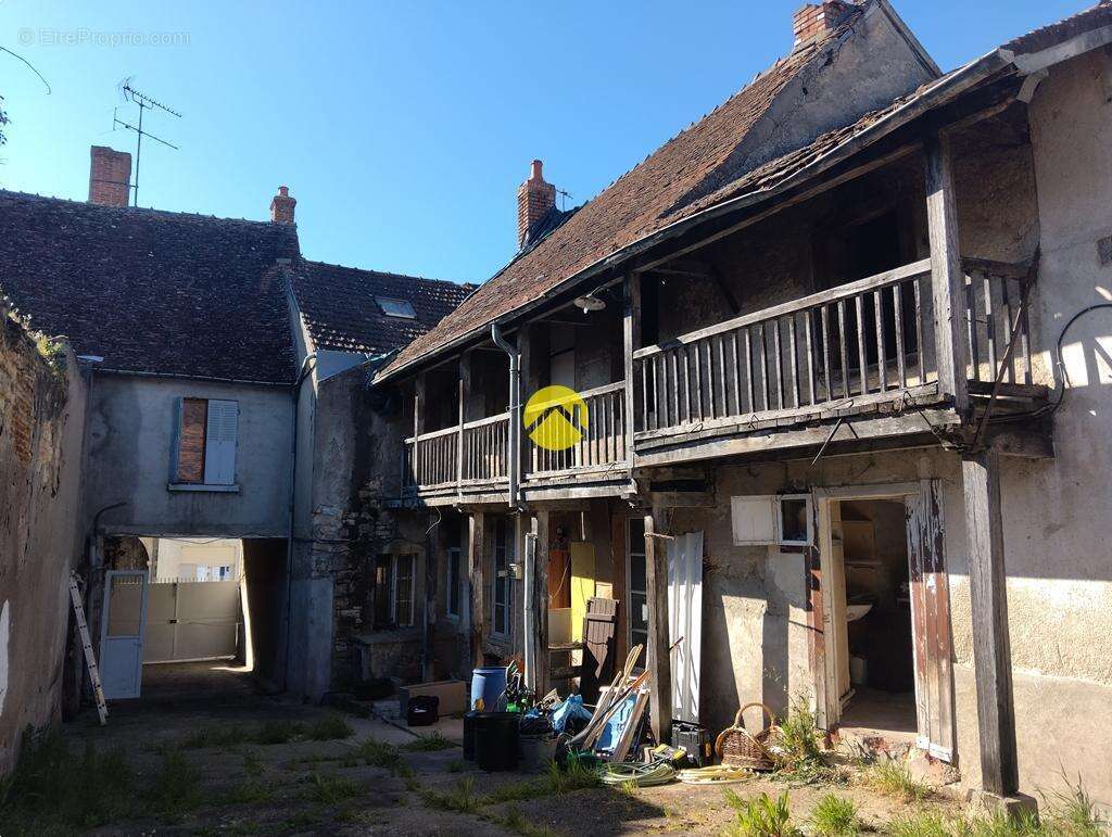 Maison à LURCY-LEVIS