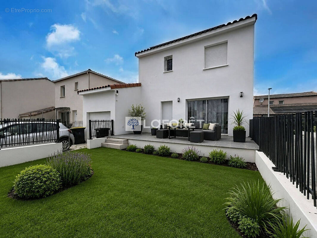 Maison à CLARENSAC