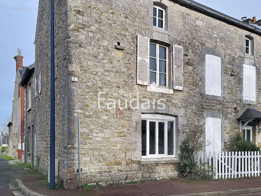 Maison à MONTMARTIN-SUR-MER