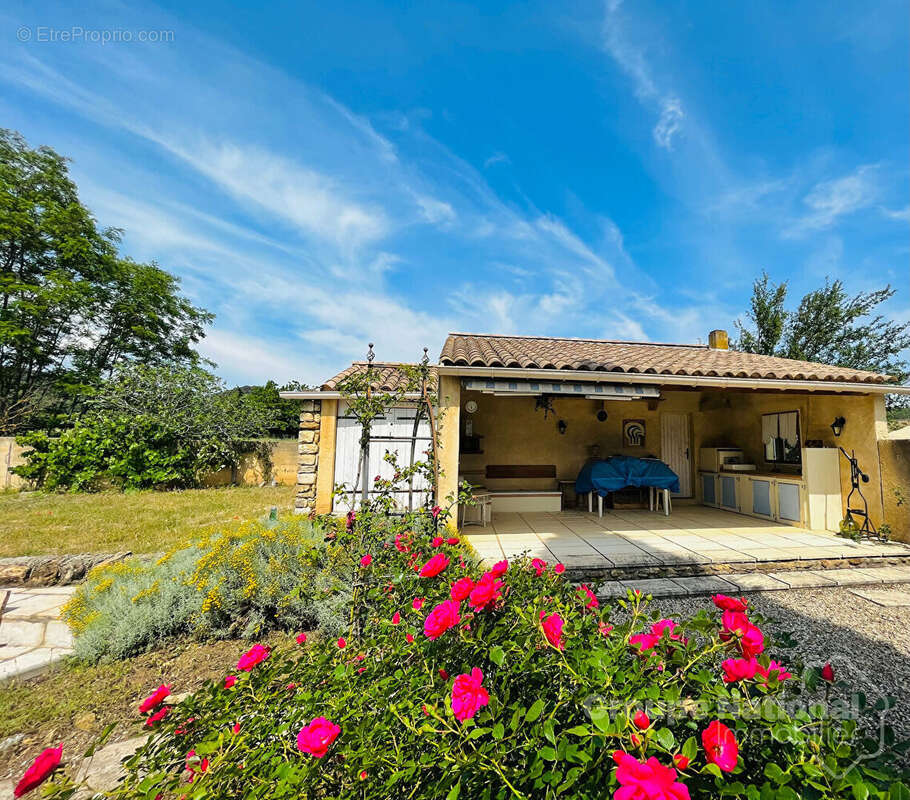Maison à SAINT-LAURENT-DE-CARNOLS