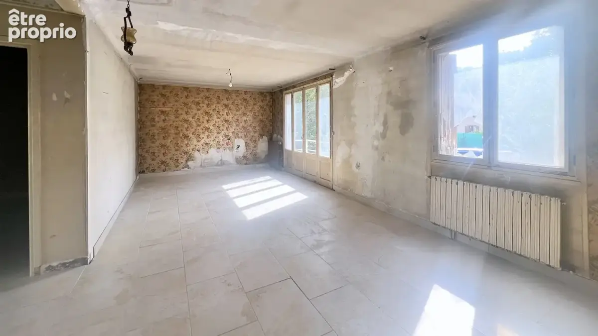 Bû - Maison à rénover avec fort potentiel sur terrain arboré d’environ 1 400 m2 - photo 4