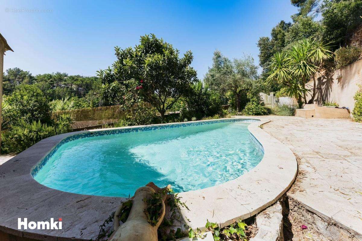 Maison/Villa T5 de 111 m² à Le Luc 83340 - photo 2