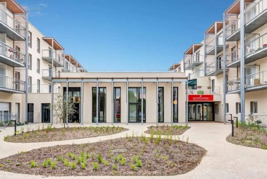 INVESTISSEMENT LOCATIF  MORANGIS  Résidence Séniors Zenitude Les Girandières de Morangis - 7.22 % de rentabilité - photo 1