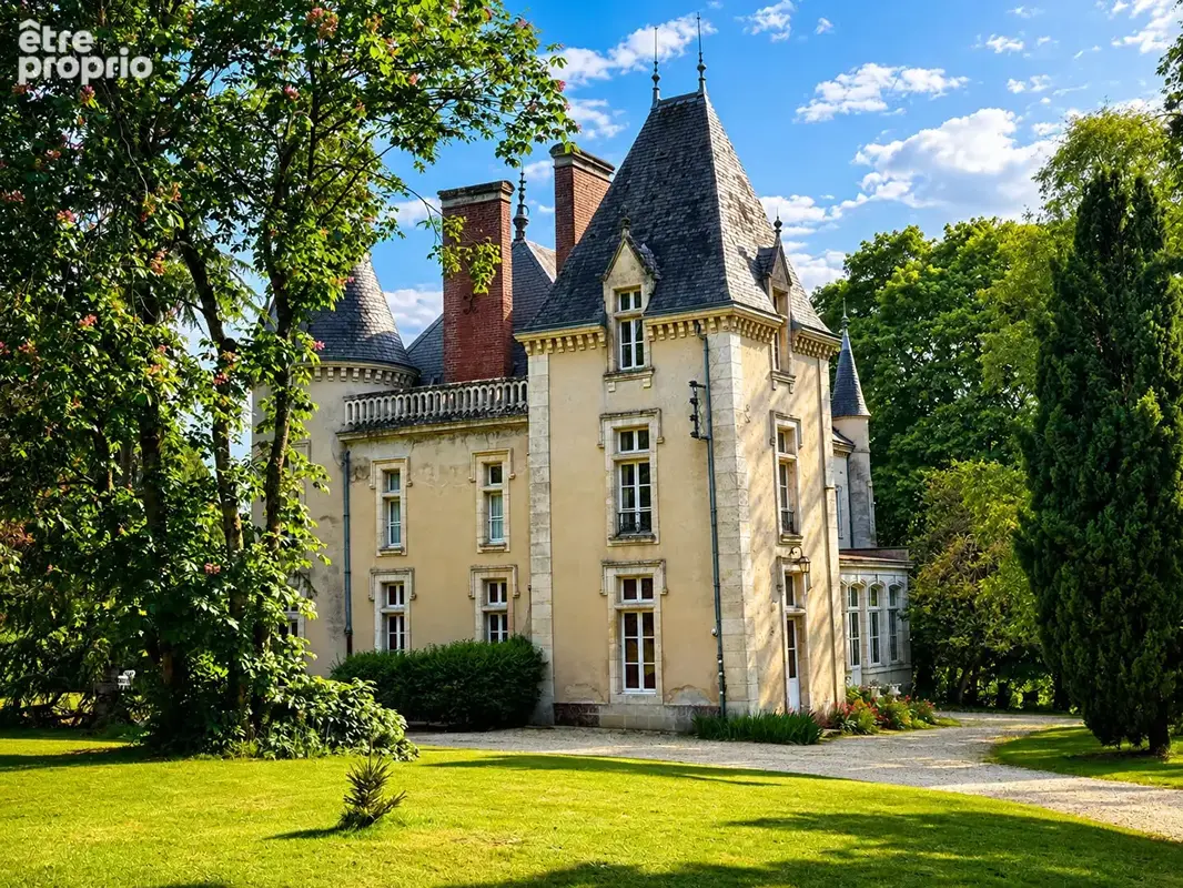 Château  et ses communs  - Tennis et étang- Nord Sarthe - photo 2