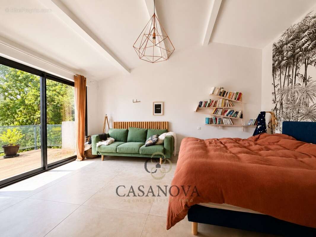 Maison familiale rénovée avec piscine et vue dégagée à Castelnau-le-Lez - photo 9