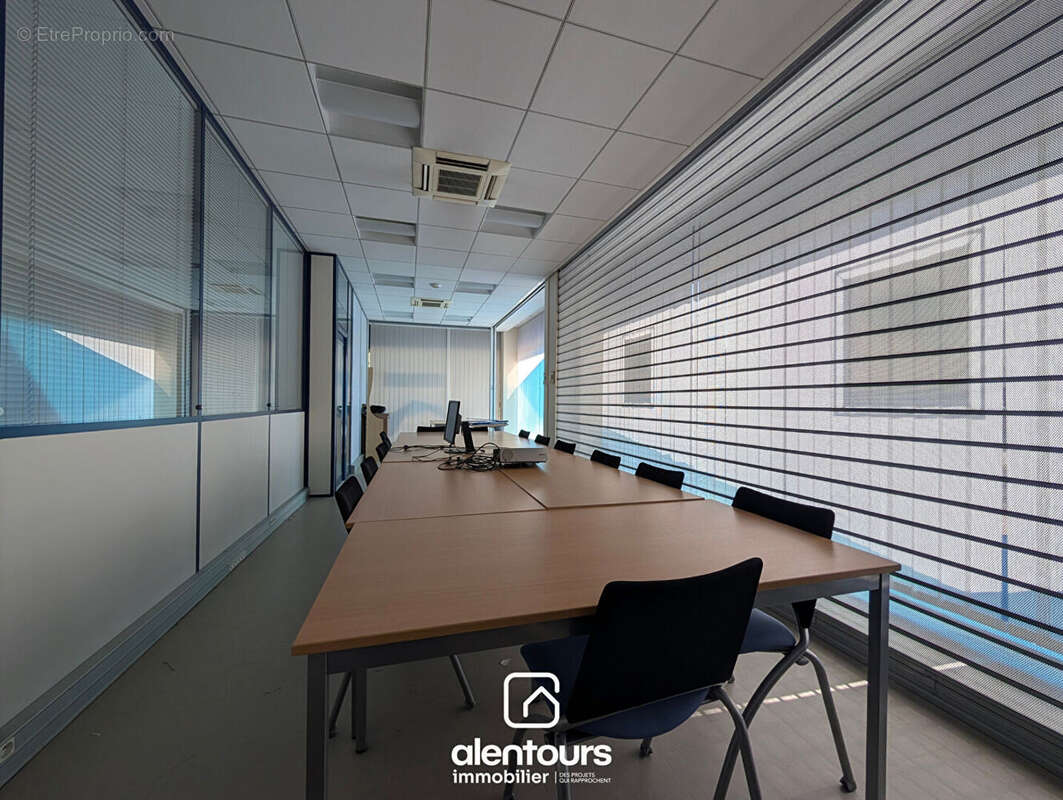 Bureaux  184 m2 - photo 6