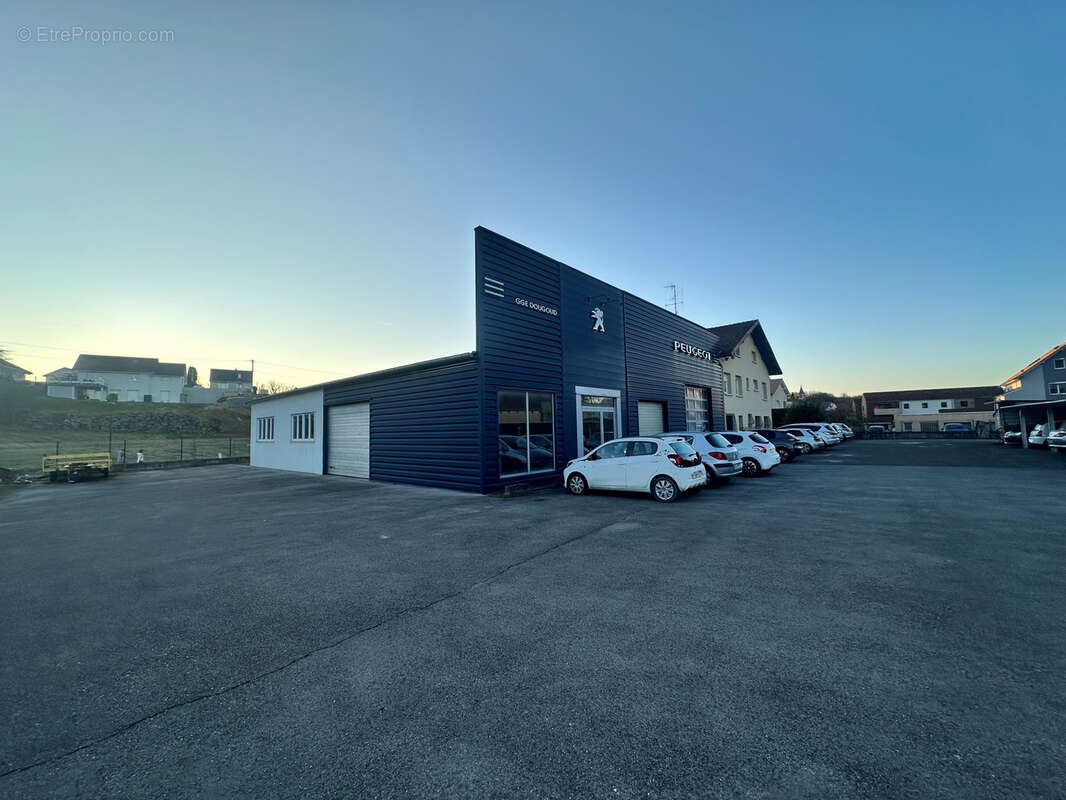 Commerce à DAMPIERRE-LES-BOIS