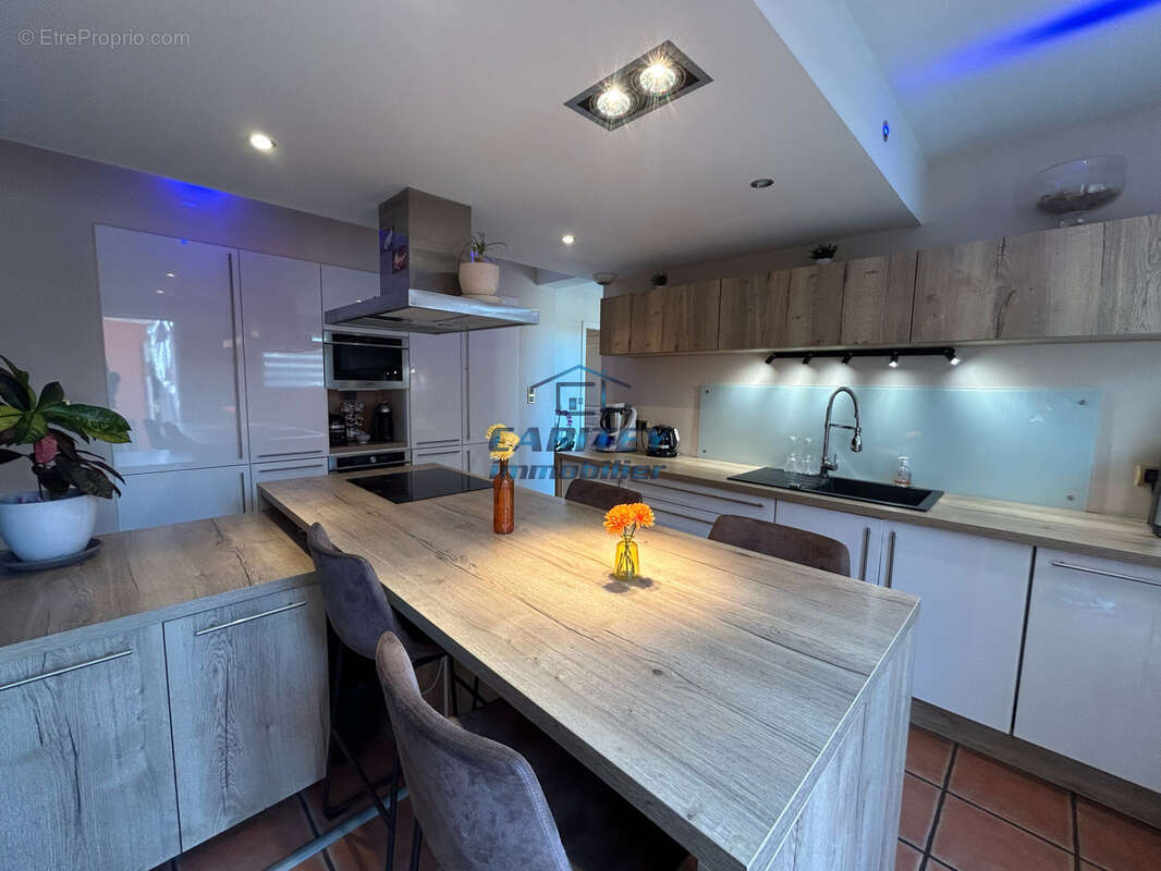 Magnifique maison de 180 m2 sur un terrain de 1753 m2 située sur la commune de ANDORNAY - photo 10